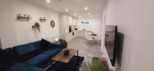 Reading City Centre Apartment | Abbey Corner by Nivaas 2-Located in the heart of the city centre-5 minute walk to train station-20 minutes to London via train