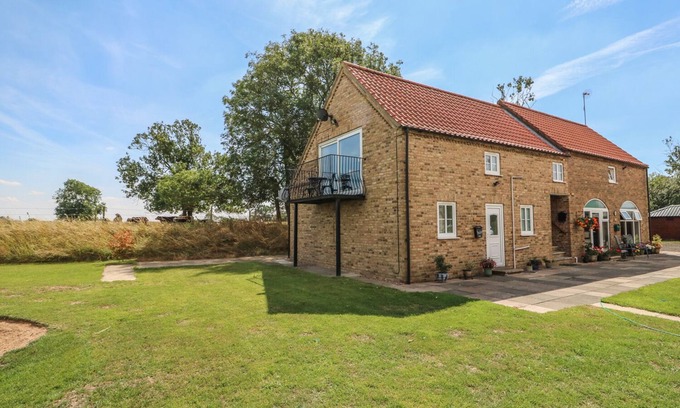 Lincoln Cottage | ABBEY COTTAGE, pet friendly, with a garden in Lincoln