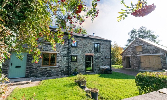 Brecon House | Abereithrin Cottage - Two Bedroom House, Sleeps 4