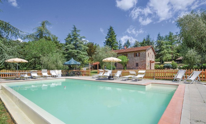 Porrena House | About 2 km from Pratovecchio is located this comfortable country house with pool in a unique panoram