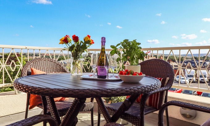 West Cliff Cottage | ABOVE & BEYOND, family friendly in Whitby