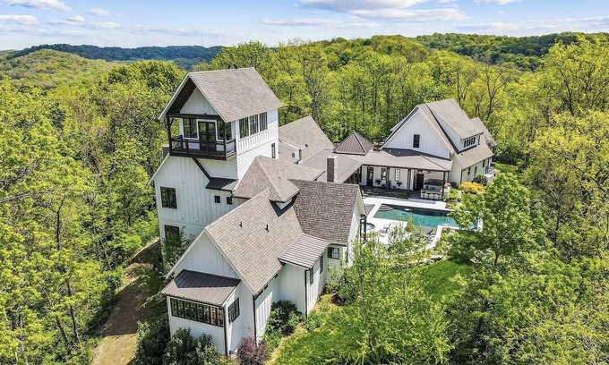 Franklin House | Above Nashville Eagle's View | Pool&Spa I Sauna&Cold Plunge I Luxury Services
