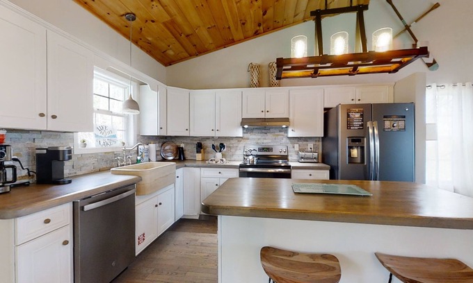 Sevierville House | Above The Cove 3 Bedroom Home by RedAwning