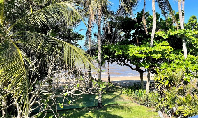 Holloways Beach House | ABSOLUTE BEACHFRONT 10 MINUTES FROM CAIRNS CBD