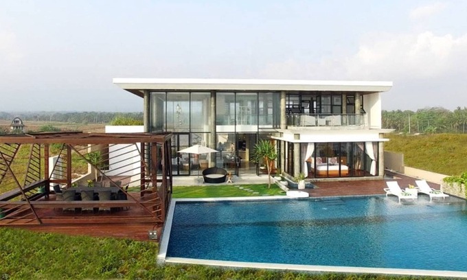 East Selemadeg Villa | absolute beachfront retreat for a couple