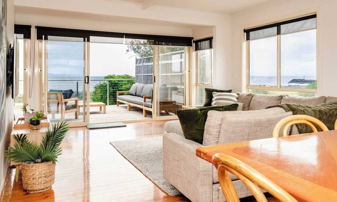 Portarlington House | Absolute Waterfront Escape, Deck & Games Room