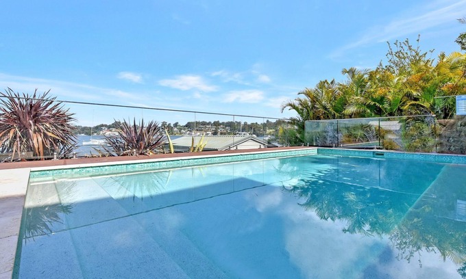 Fishing Point House | Absolute Waterfront : Lakehouse Fishing Point - Waterfront, Pool, Jetty