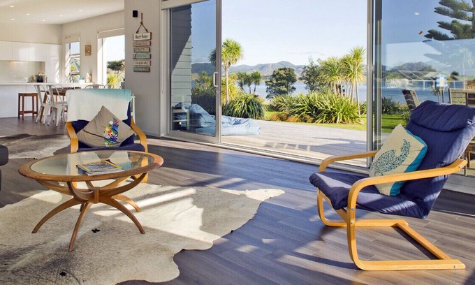 Matarangi Cottage | Absolute Waterfront - Matarangi Holiday Home