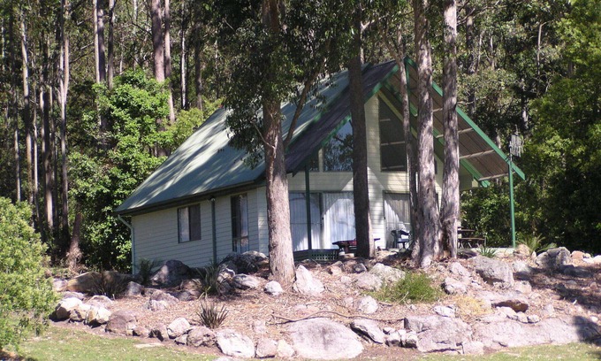 Longreach Ski Chalet | Absolute Waterfront - Waratah Chalet at Shoalhaven Lodge