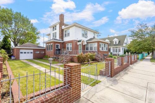 Atlantic City Apartment | AC 6BR 2BA Quiet Retreat Central Location