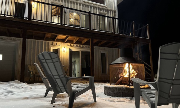 Sainte-Marguerite-du-Lac-Masson Ski Chalet | Access to Lac Fidele, Private Hot Tub (559207)