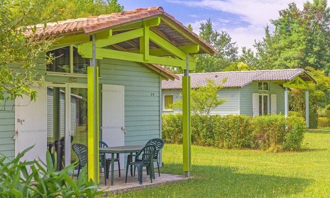 Castelmoron-sur-Lot Cabin | Accès Piscine, Espace Bien-Être + plus ! Cottage avec Terrasse privé