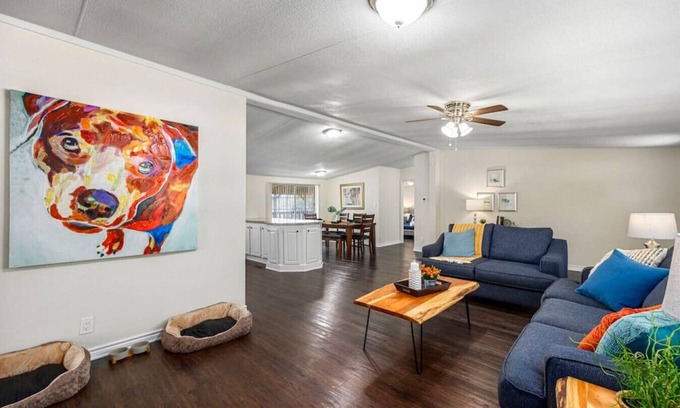 Conroe Apartment | Accessible 3BR Sleeps 12 Pet-Friendly Conroe Stay