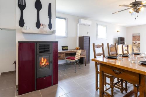 Salvagnac-Cajarc Villa | Accessible Villa with Panoramic Views