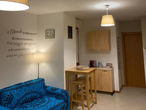 Pomezia Apartment | Accogliente monolocale con terrazzo e BBQ a Pomezia