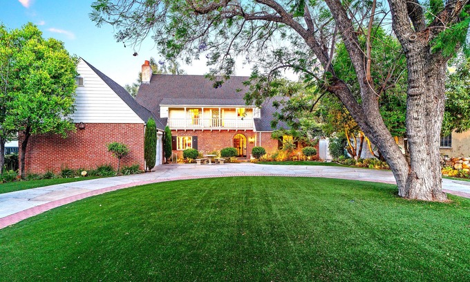 North Arroyo House | Achitectural Masterpiece Rose Bowl Mansion with Amazing Views