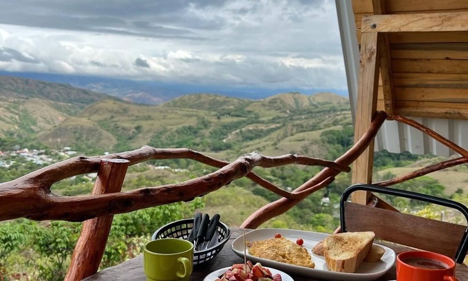 Huila Department Cabin | Acogedoras Cabañas, Jacuzzi, Piscina, Baño Privado y Balcón con Gran Vista