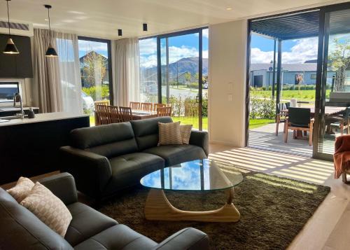 Wanaka Apartment | acomo at Alta - luxury home & stunning mountain views