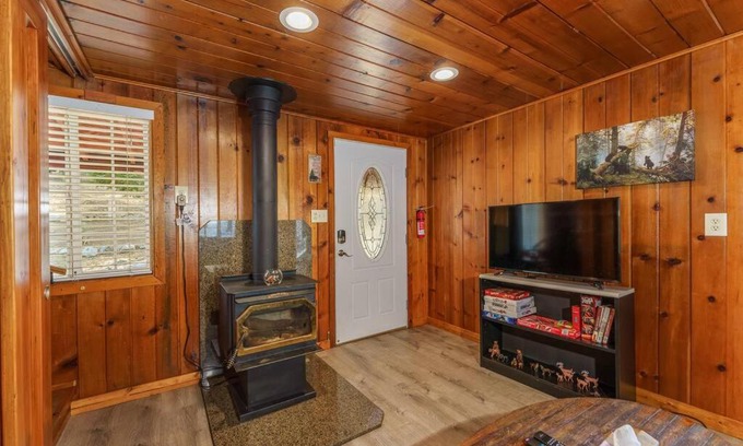 Oakhurst House | Acorn Cabin - Charming Place, Your getaway to Yosemite, Bass Lake