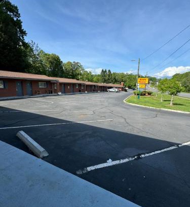 Black Mountain Hotel | Acorn Motel