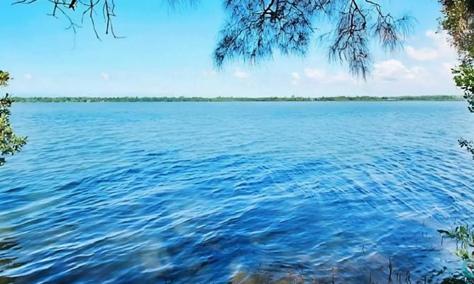 Eraring House | Acres on the Lake - your private retreat