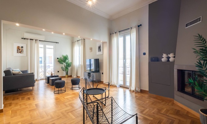 Koukaki Apartment | Acropolis View 3-bdrm With Rooftop Garden Jacuzzi