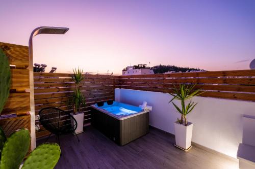 Koukaki Apartment | Acropolis view luxury studio with Jacuzzi