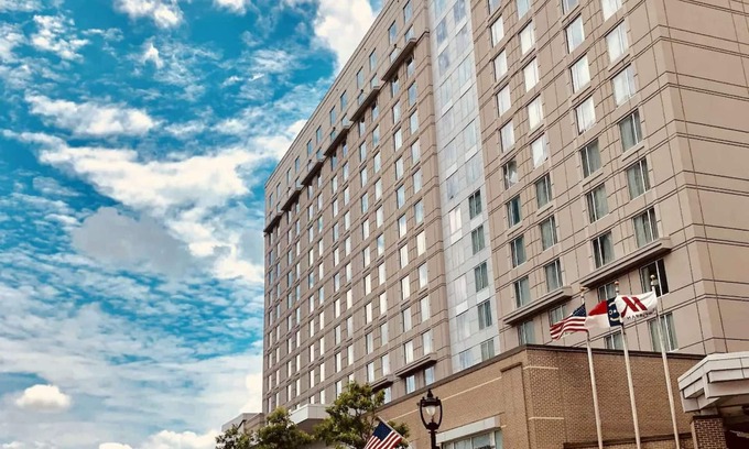 Downtown Hotel | Across Raleigh Convention Center + Dining & Pool