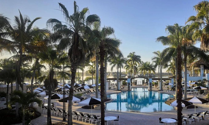 Hunt Club Hotel | Active Family Getaway with Tennis Courts, Pickleball, and Poolside Relaxing