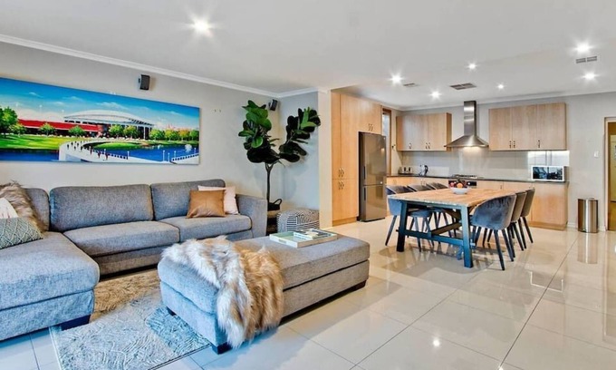 West Croydon House | Adelaide 4 Bedroom House with Pool