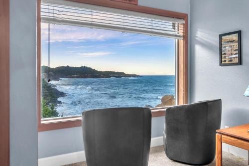 Depoe Bay House | Admiral 3