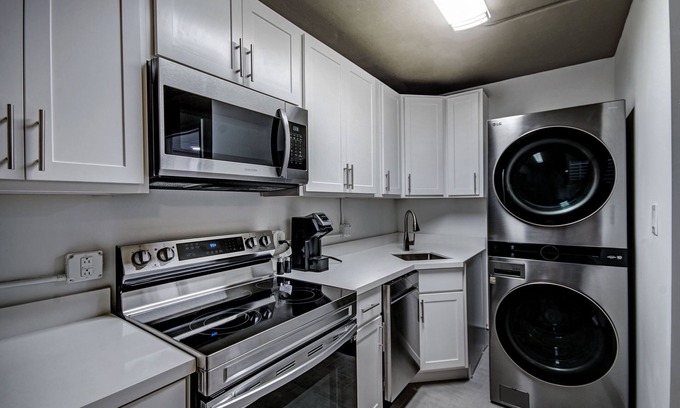 Greater Belhaven Apartment | Admiral Benbow # 255