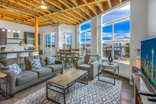 Bremerton House | Admiral Condo #201