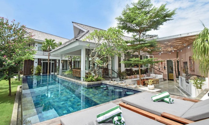 Berawa Villa | Adnaisak House - Seven Bedroom Villa, Sleeps 14