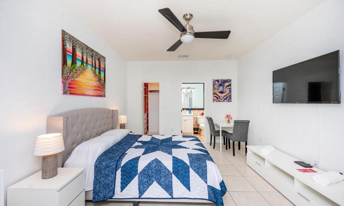 Ludlam Apartment | Adorable 1 bedroom studio with private entrance.