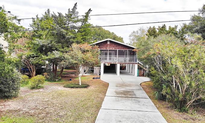 North Litchfield Beach House | Adorable beach home in North Litchfield!