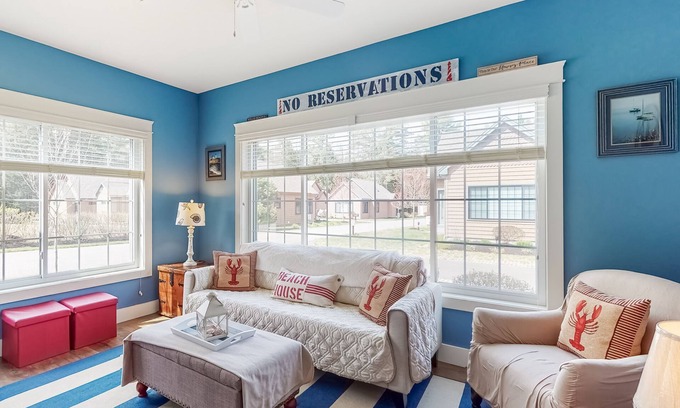 Wells Cottage | Adorable coastal escape near the beach with shared pool/hot tub & fast WiFi
