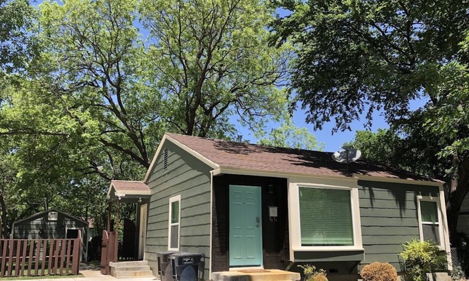 Fort Worth Cottage | Adorable Cottage in the heart of Fort Worth attractions