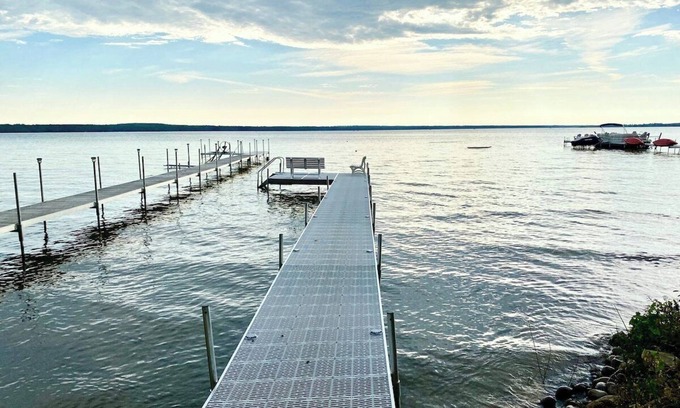 Higgins Lake House | Adorable Cottage with Higgins Lake Access