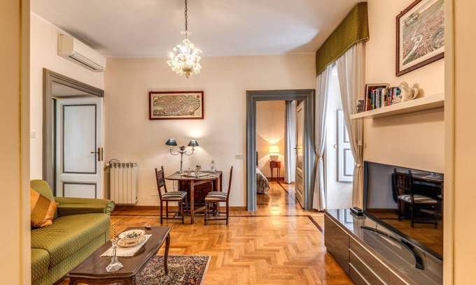 Repubblica Apartment | Adorable flat by Barberini Trevi Fountain 09113 IT058091C289CBO8C2