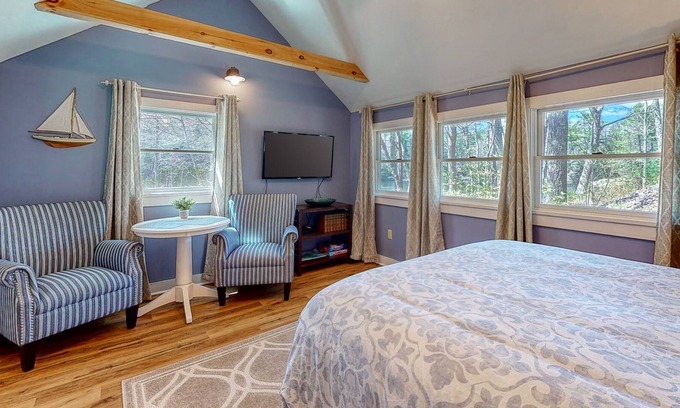 Isle of Springs Cottage | Adorable guest house with kitchenette, gas grill, free WiFi & great location
