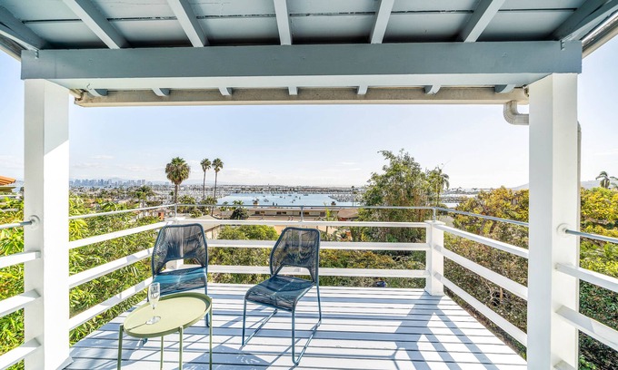 La Playa House | Adorable home with good space and breathtaking views of the city and ocean