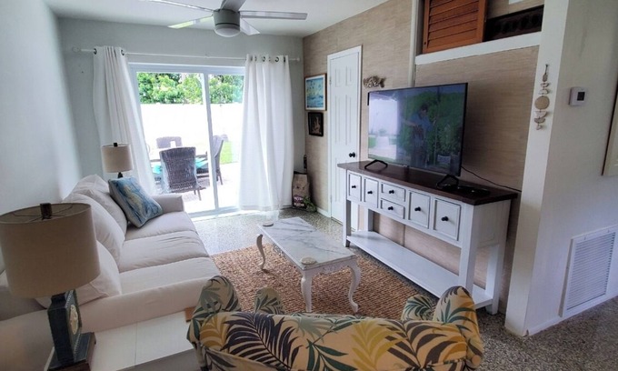 Vero Beach House | Adorable house with a large private back yard in sunny Vero Beach