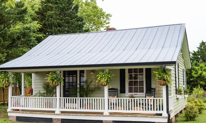 Mathews House | Adorable Main St. Cottage, Couples Retreat
