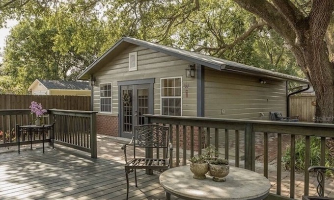 South Seminole Heights House | Adorable Studio Guesthouse/Bungalow in Downtown Tampa