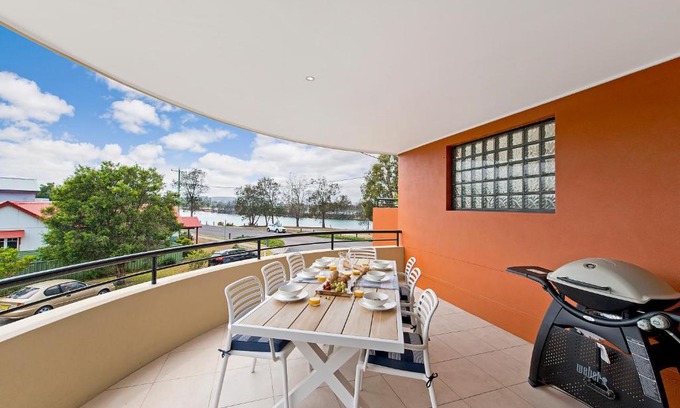 North Haven Apartment | Adrift at Dolphin Cove Apt 5 - riverfront modern