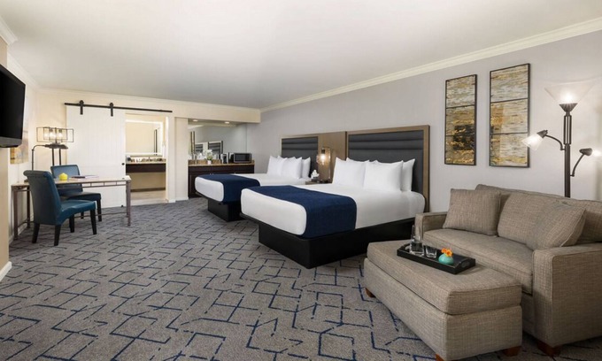 South Scottsdale Resort | Adventure Awaits! 2 Serene Units, Minutes to Camelback Mountain, Free Parking!