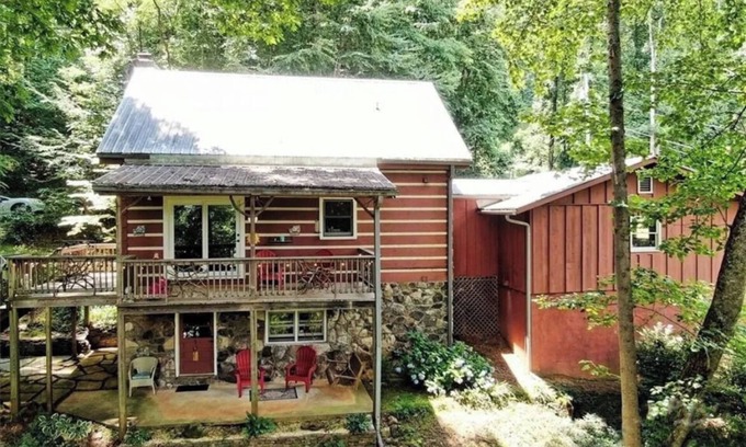 Franklin Cabin | Adventure Awaits at this 4 bedroom Chink-log Cabin