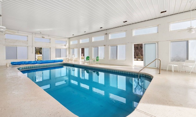 Bella Vista House | Adventure Awaits- Indoor pool & Pickle ball Court
