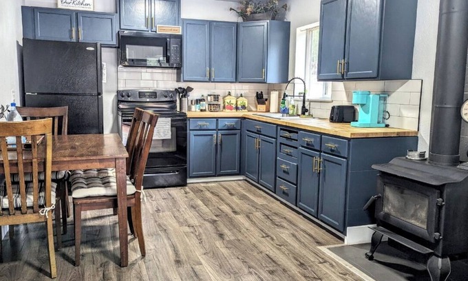 Middletown Cabin | Adventure Awaits: Newly Renovated Cabin Just Minutes Away from Outdoor Fun